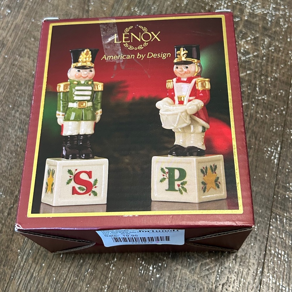 Lenox Christmas Toy Soldier Salt and Pepper Shaker Set 822065 New In Box